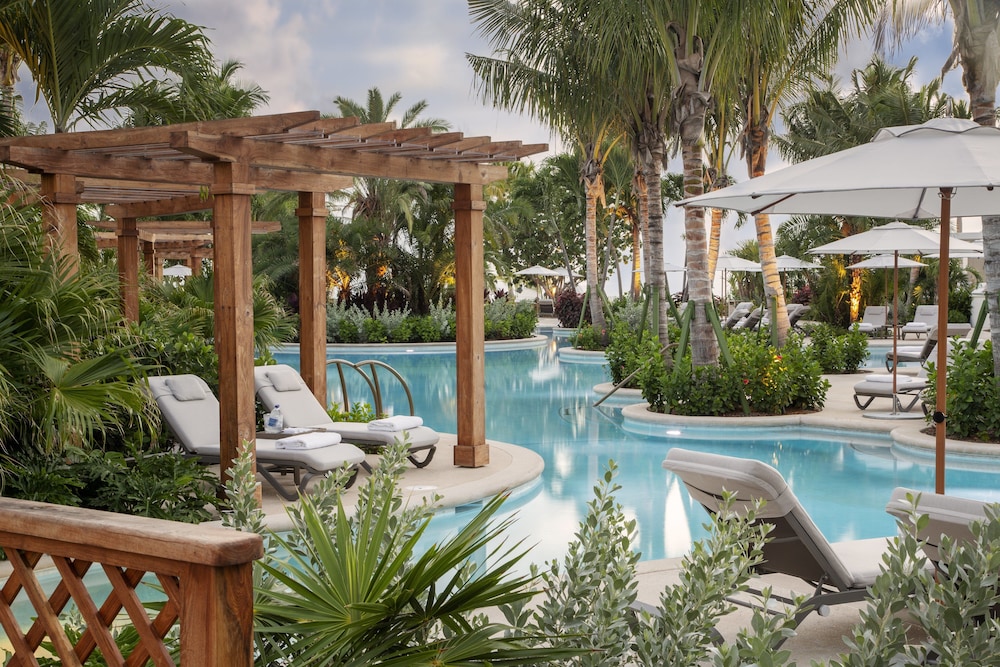 Rosewood Baha Mar — Swimming pool in Nassau, New Providence