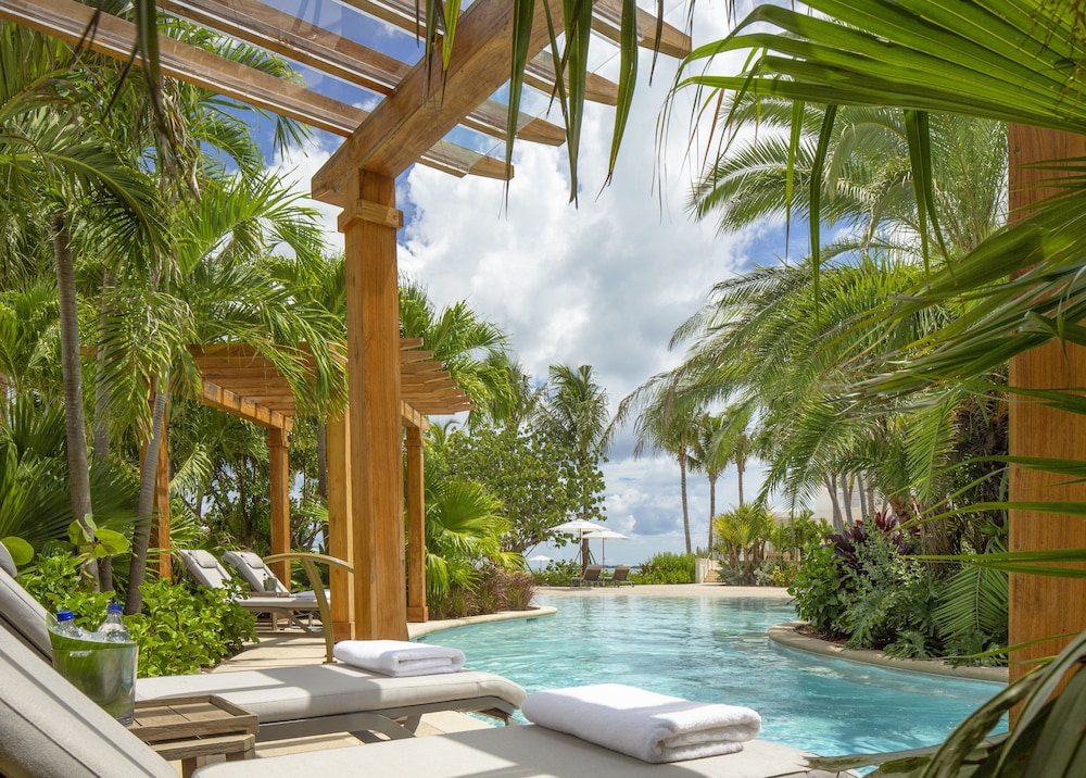 Rosewood Baha Mar — Swimming pool in Nassau, New Providence