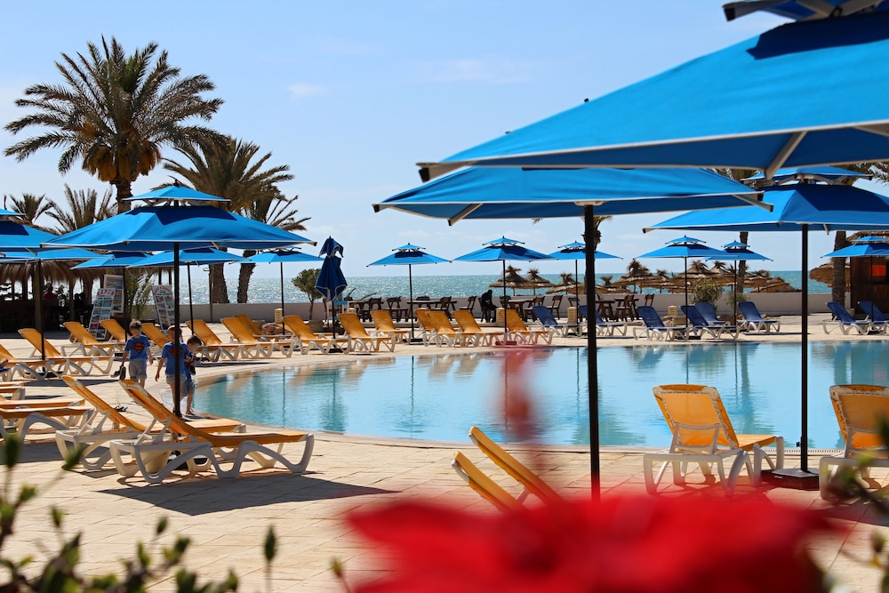 Royal Karthago Resort & Thalasso - Family Only — Swimming pool in Aghir, Medenine