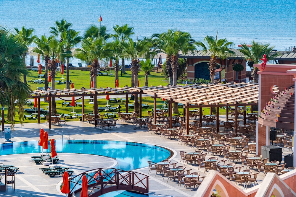 Megasaray Club Belek — Beach in Belek