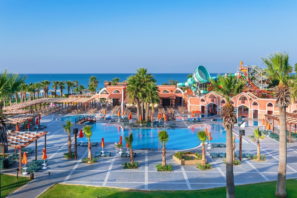 Megasaray Club Belek — Swimming pool in Belek