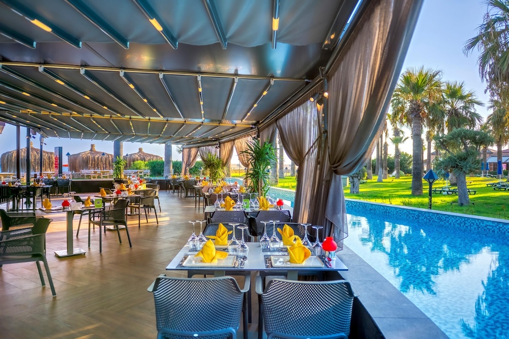 Megasaray Club Belek — Restaurant & bars in Belek