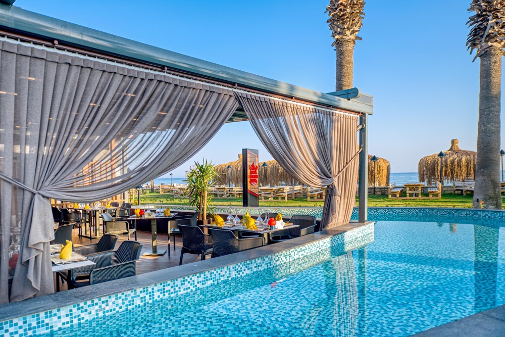 Megasaray Club Belek — Swimming pool in Belek