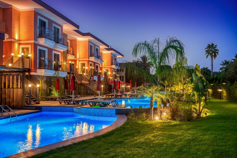 Megasaray Club Belek — Swimming pool in Belek