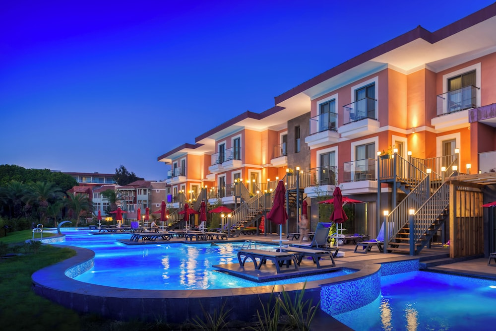 Megasaray Club Belek — Swimming pool in Belek
