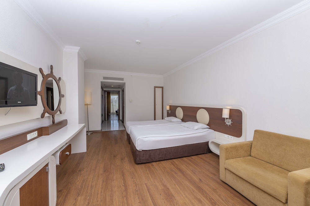 Transatlantik Hotel & Spa -  Ultra All Inclusive — Hotel rooms in Kemer