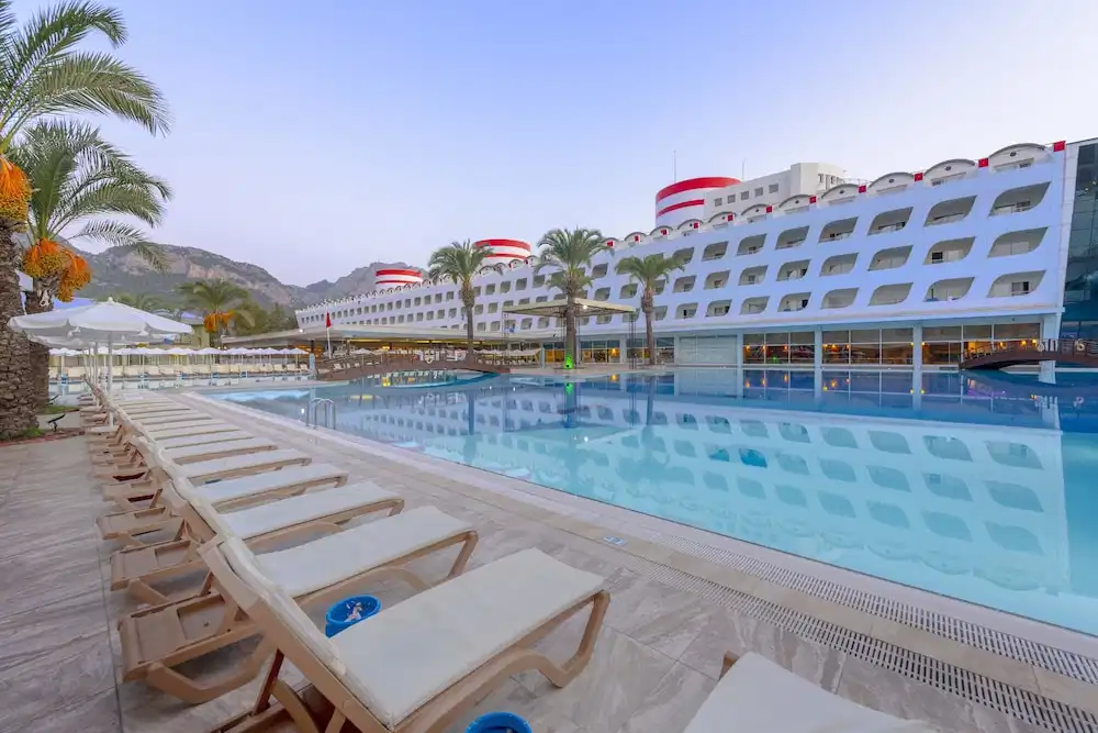 Transatlantik Hotel & Spa -  Ultra All Inclusive — Swimming pool in Kemer