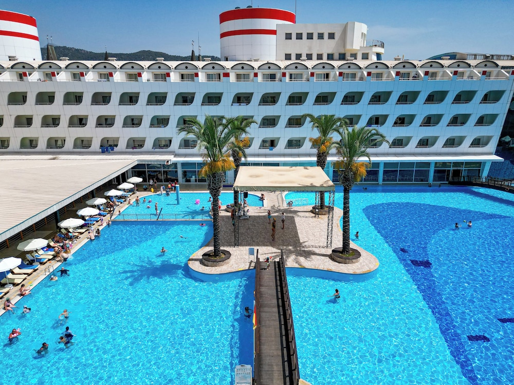 Transatlantik Hotel & Spa -  Ultra All Inclusive — Swimming pool in Kemer
