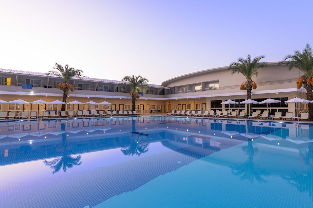 Transatlantik Hotel & Spa -  Ultra All Inclusive — Swimming pool in Kemer