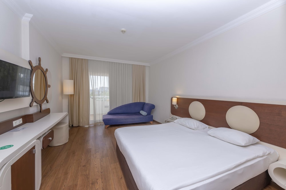 Transatlantik Hotel & Spa -  Ultra All Inclusive — Hotel rooms in Kemer