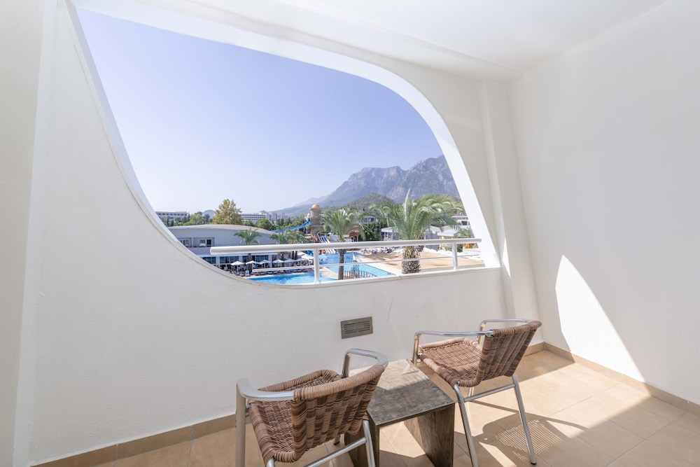 Transatlantik Hotel & Spa -  Ultra All Inclusive — Hotel rooms in Kemer