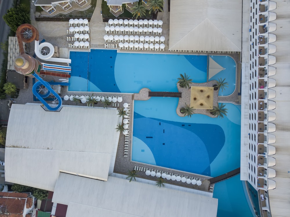 Transatlantik Hotel & Spa -  Ultra All Inclusive — Swimming pool in Kemer