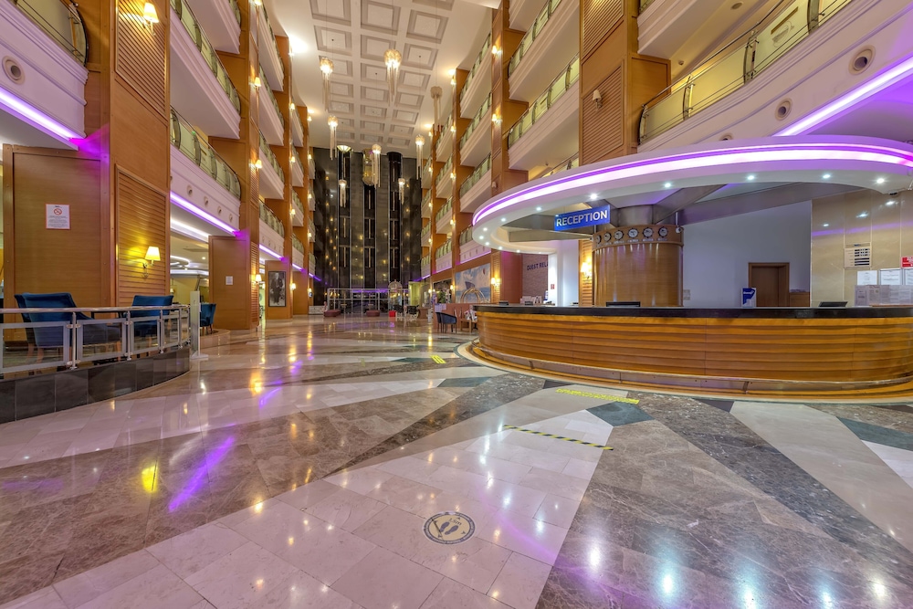 Transatlantik Hotel & Spa -  Ultra All Inclusive — Hotel building in Kemer