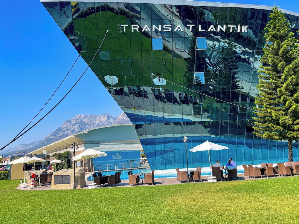 Transatlantik Hotel & Spa -  Ultra All Inclusive — Hotel building in Kemer
