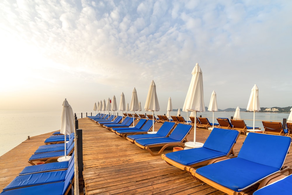 Transatlantik Hotel & Spa -  Ultra All Inclusive — Beach in Kemer