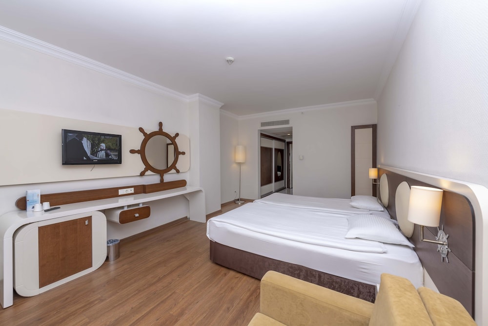 Transatlantik Hotel & Spa -  Ultra All Inclusive — Hotel rooms in Kemer