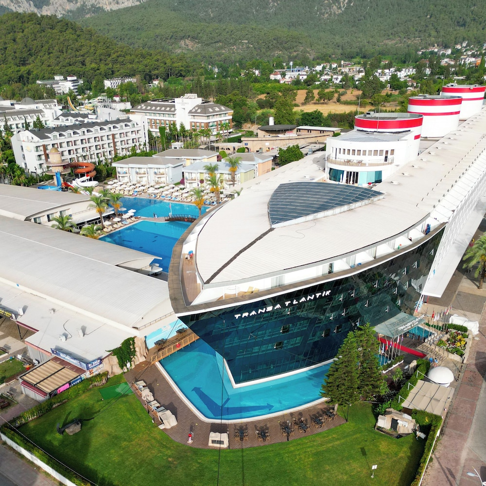 Transatlantik Hotel & Spa -  Ultra All Inclusive — Hotel building in Kemer