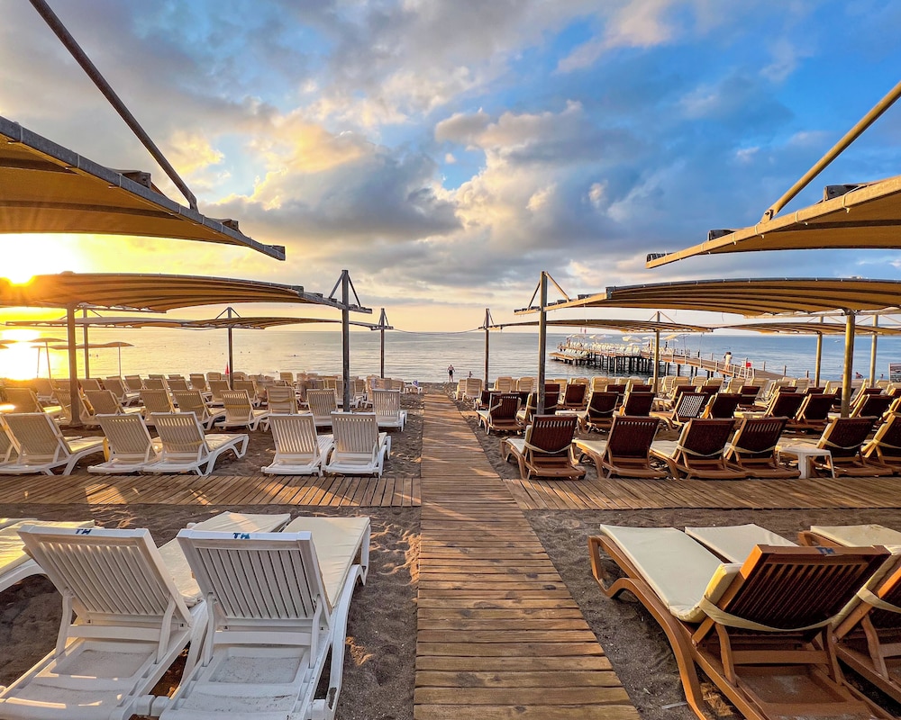 Transatlantik Hotel & Spa -  Ultra All Inclusive — Beach in Kemer
