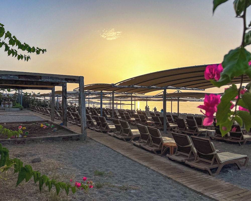 Transatlantik Hotel & Spa -  Ultra All Inclusive — Beach in Kemer