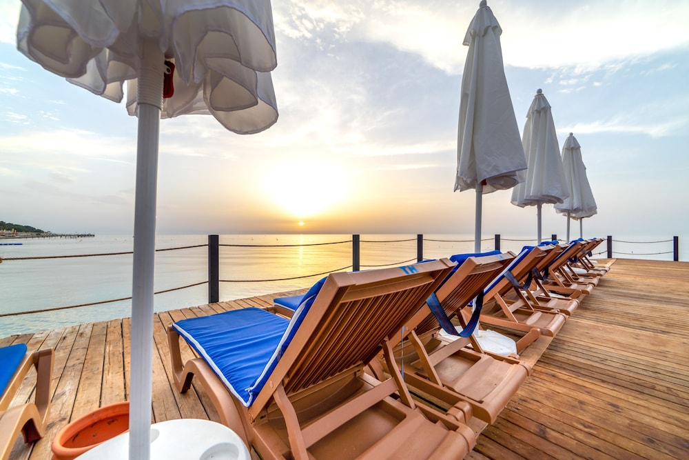 Transatlantik Hotel & Spa -  Ultra All Inclusive — Beach in Kemer