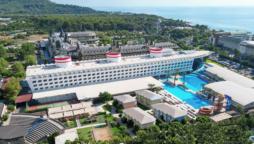 Transatlantik Hotel & Spa -  Ultra All Inclusive — Hotel building in Kemer