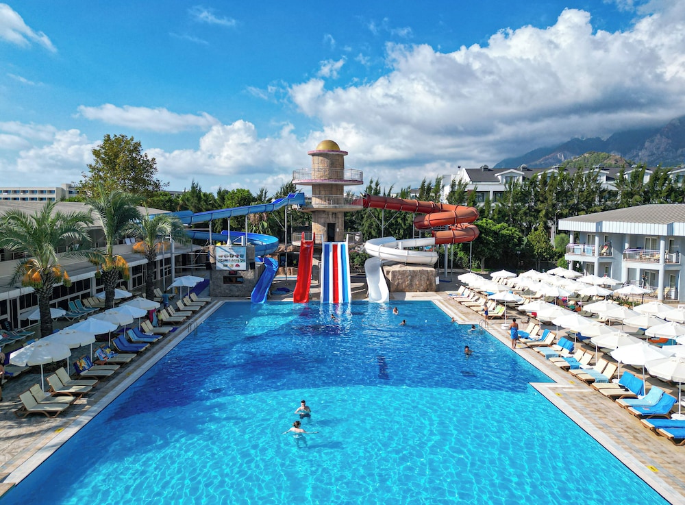 Transatlantik Hotel & Spa -  Ultra All Inclusive — Swimming pool in Kemer