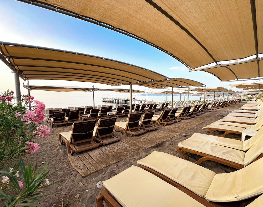 Transatlantik Hotel & Spa -  Ultra All Inclusive — Beach in Kemer