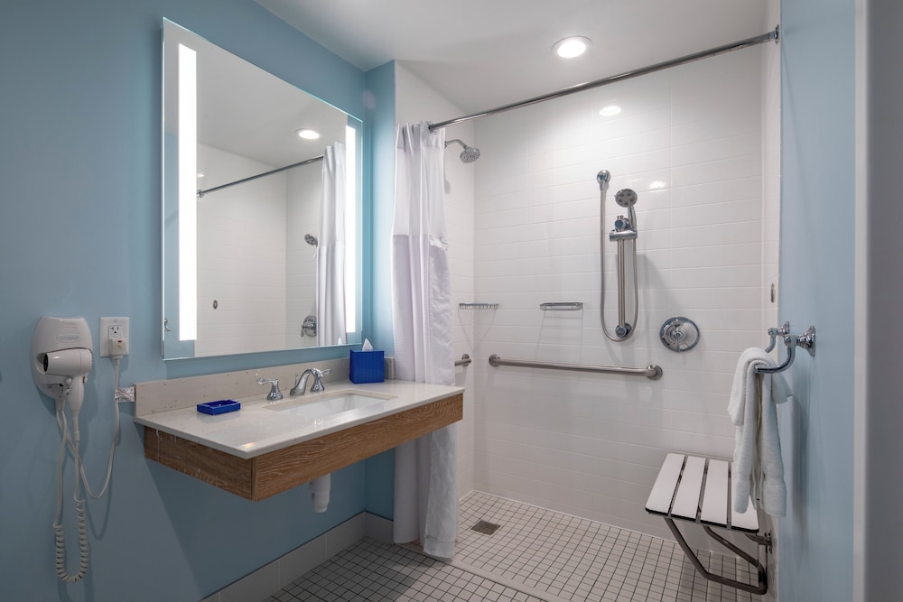 Universal's Endless Summer Resort - Dockside Inn and Suites — Hotel rooms in Orlando, Florida
