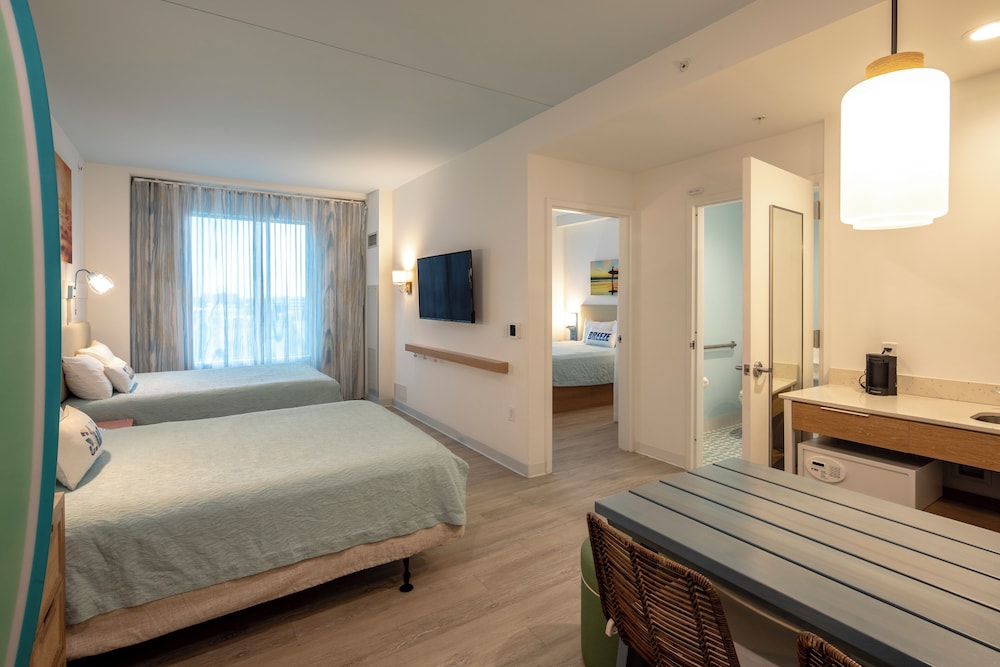 Universal's Endless Summer Resort - Dockside Inn and Suites — Hotel rooms in Orlando, Florida