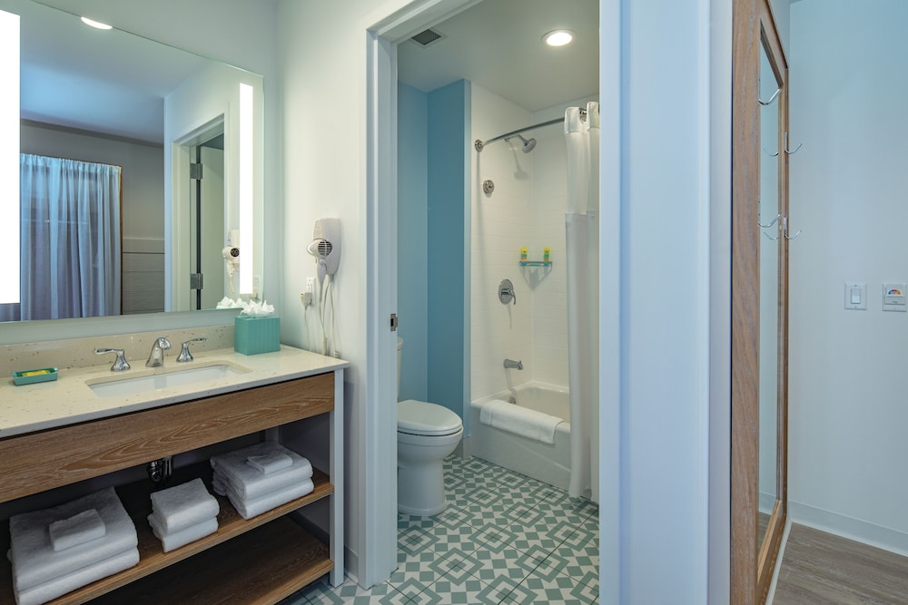 Universal's Endless Summer Resort - Dockside Inn and Suites — Hotel rooms in Orlando, Florida