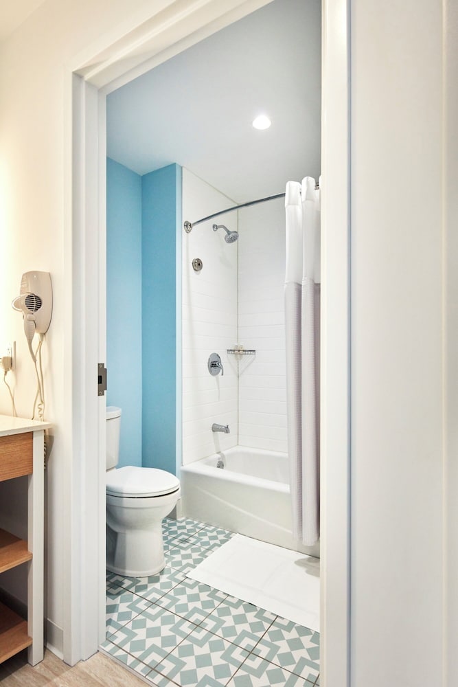 Universal's Endless Summer Resort - Dockside Inn and Suites — Hotel rooms in Orlando, Florida