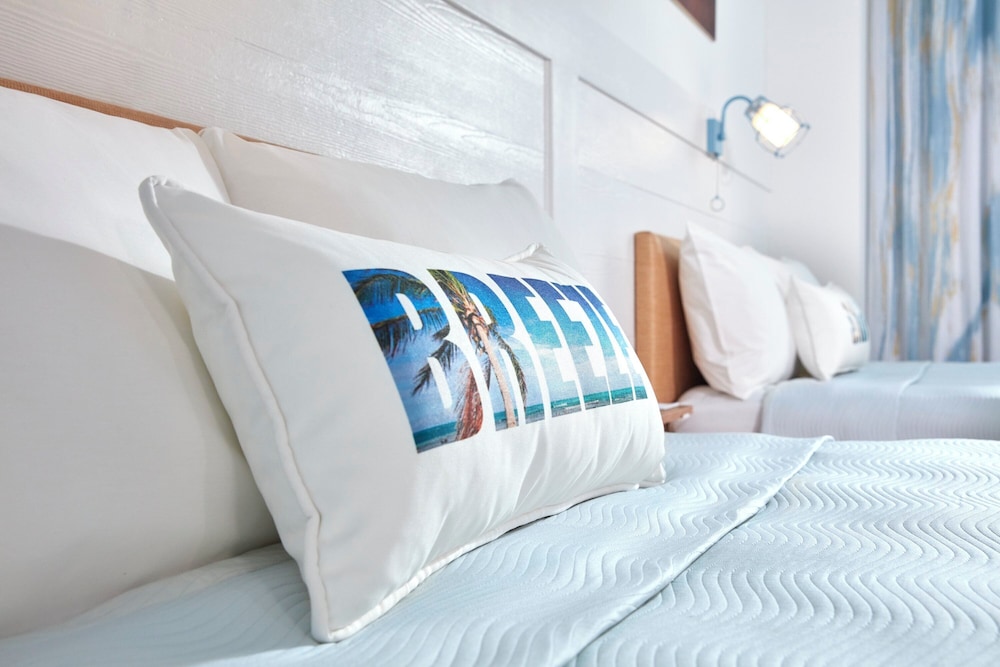 Universal's Endless Summer Resort - Dockside Inn and Suites — Hotel rooms in Orlando, Florida
