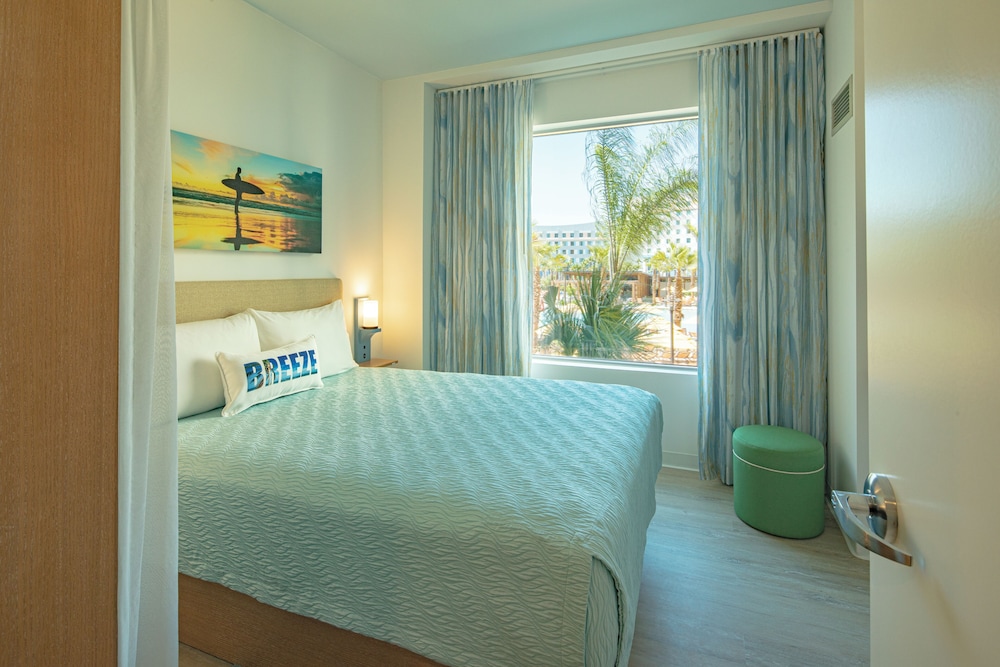 Universal's Endless Summer Resort - Dockside Inn and Suites — Hotel rooms in Orlando, Florida