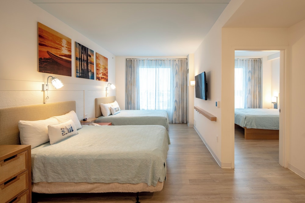 Universal's Endless Summer Resort - Dockside Inn and Suites — Hotel rooms in Orlando, Florida