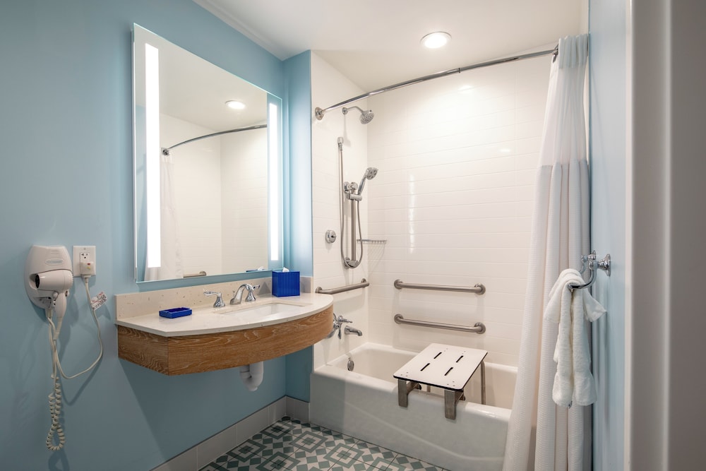 Universal's Endless Summer Resort - Dockside Inn and Suites — Hotel rooms in Orlando, Florida