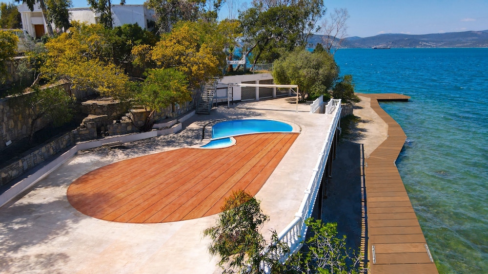 Roseira Beach Resort — Swimming pool in Milas, Mugla