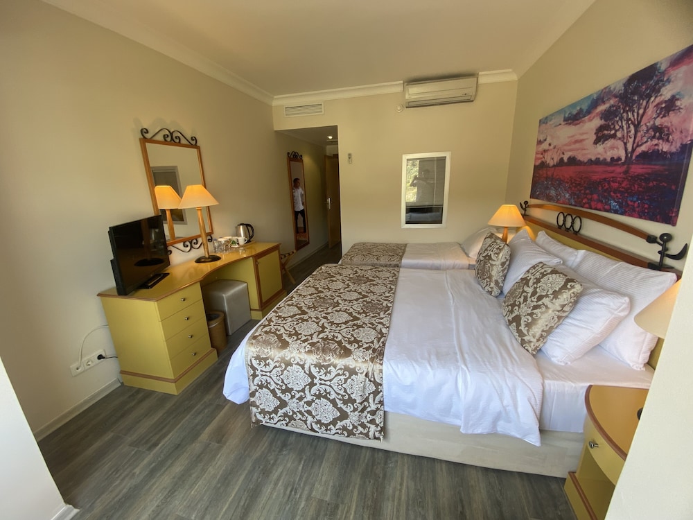 Roseira Beach Resort — Hotel rooms in Milas, Mugla