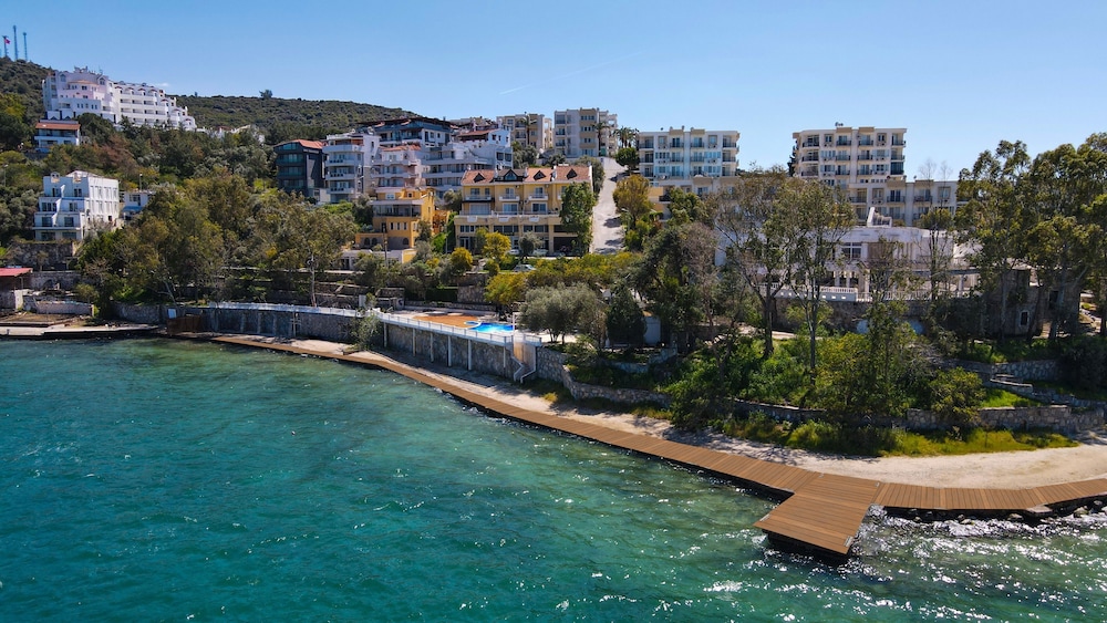 Roseira Beach Resort — Swimming pool in Milas, Mugla