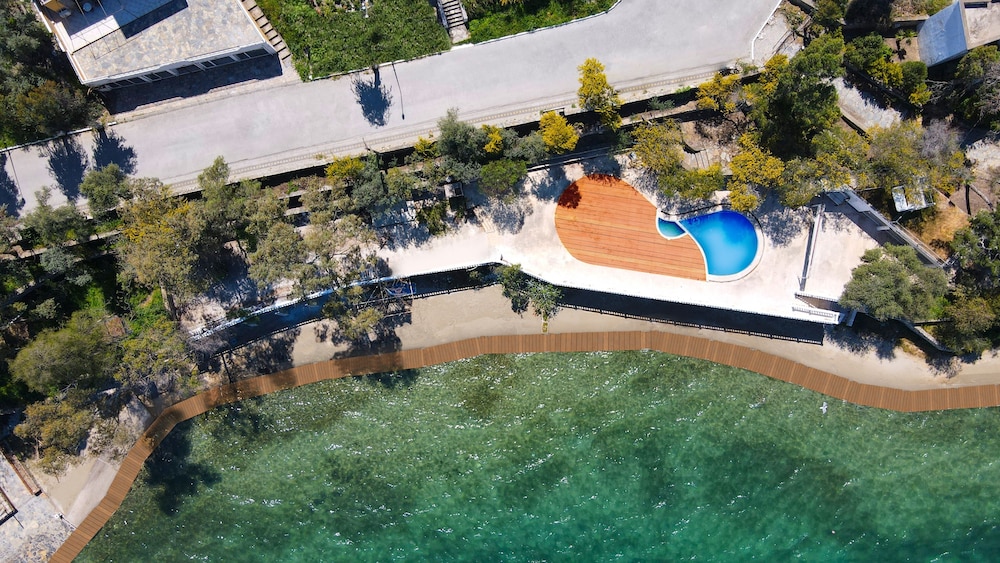 Roseira Beach Resort — Swimming pool in Milas, Mugla