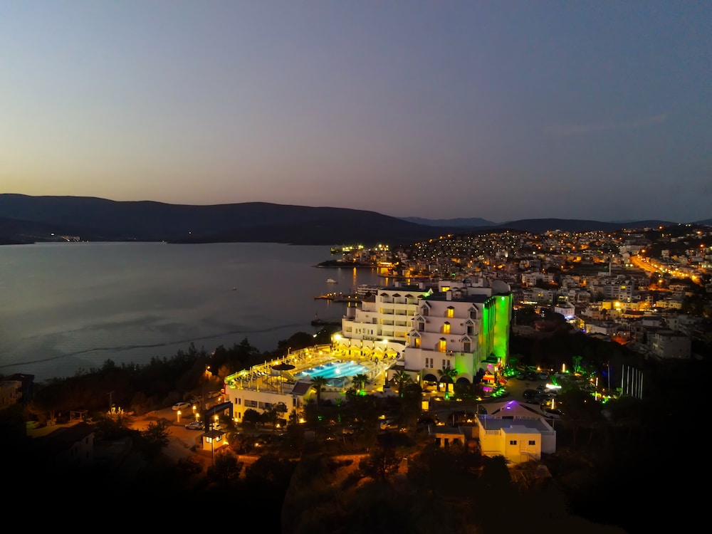 Roseira Beach Resort — Hotel building in Milas, Mugla
