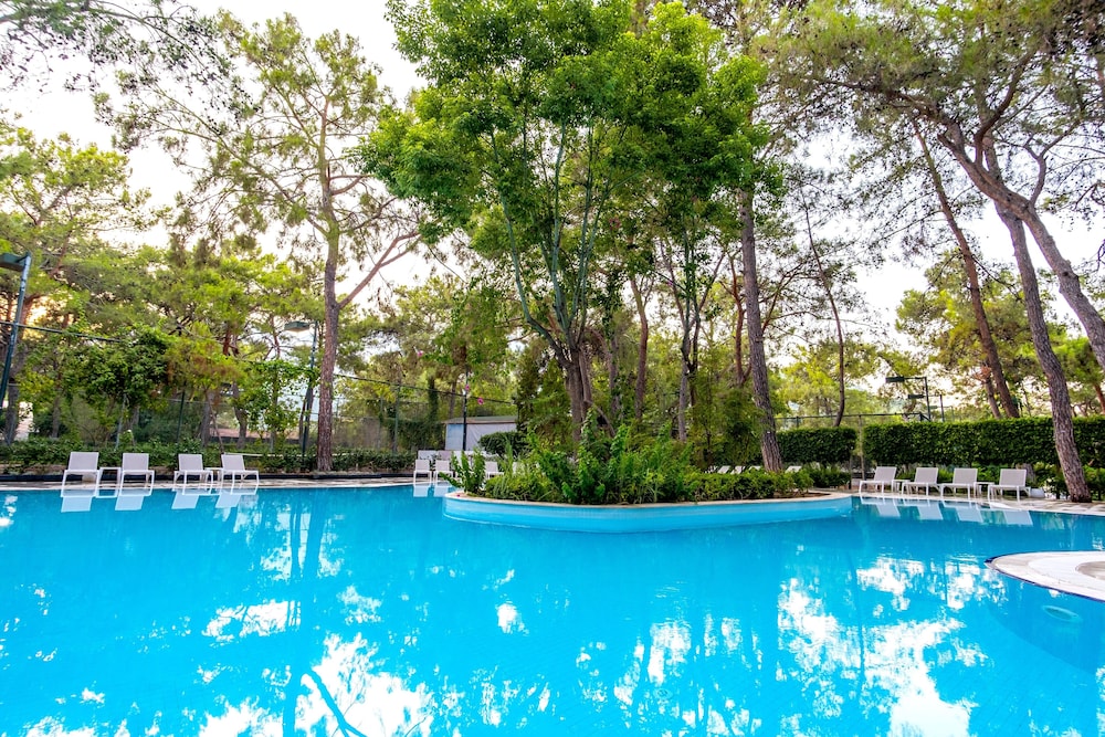 Mirada Del Mar Hotel - All Inclusive — Swimming pool in Kemer