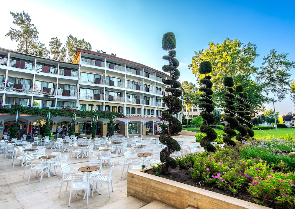 Mirada Del Mar Hotel - All Inclusive — Hotel building in Kemer