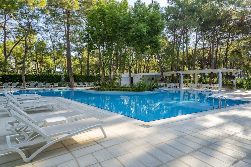 Mirada Del Mar Hotel - All Inclusive — Swimming pool in Kemer