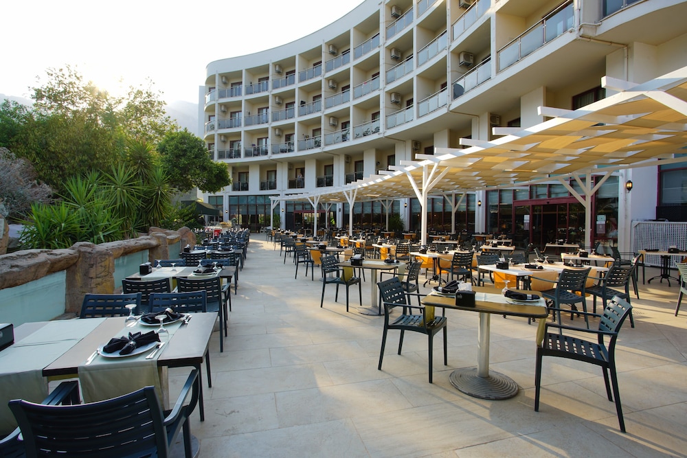 Perre La Mer Hotel Resort & Spa — Restaurant & bars in Kemer