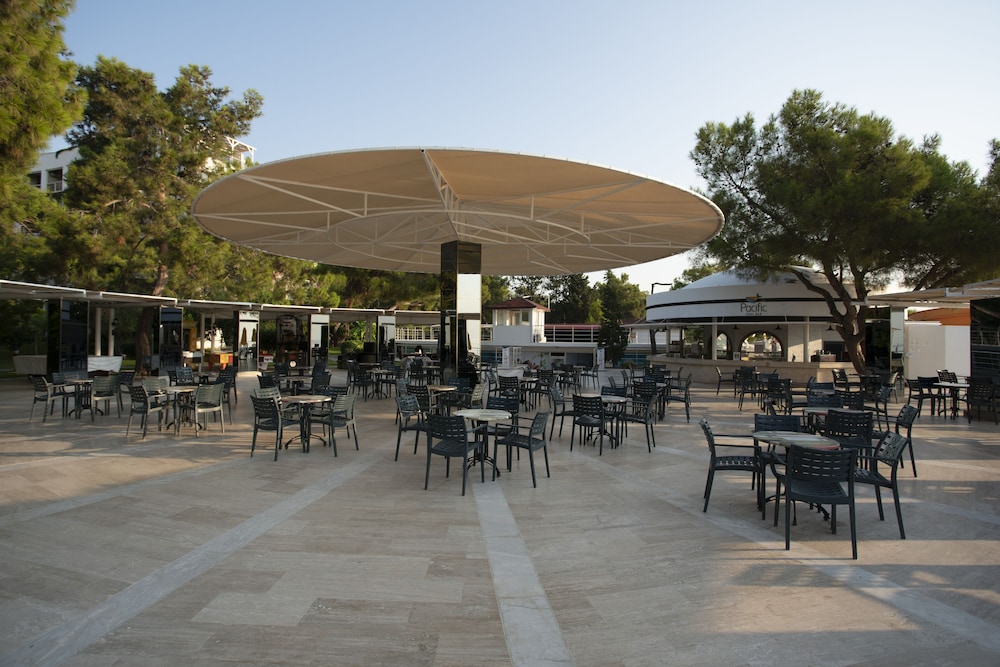 Perre La Mer Hotel Resort & Spa — Restaurant & bars in Kemer