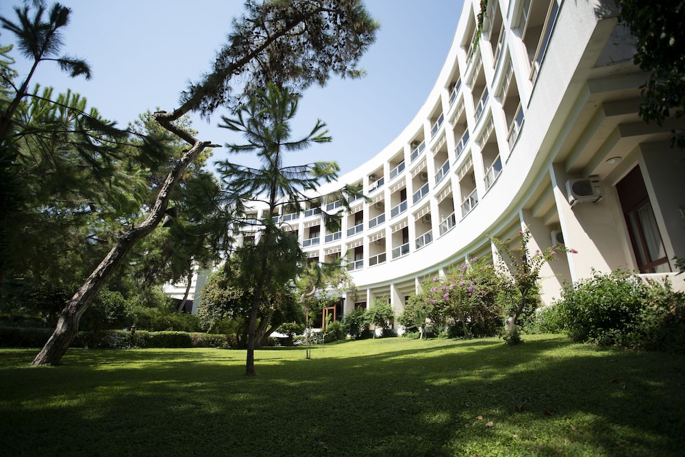 Perre La Mer Hotel Resort & Spa — Hotel building in Kemer