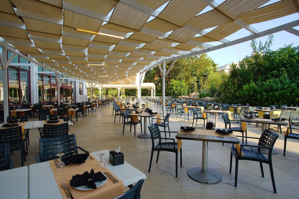 Perre La Mer Hotel Resort & Spa — Restaurant & bars in Kemer