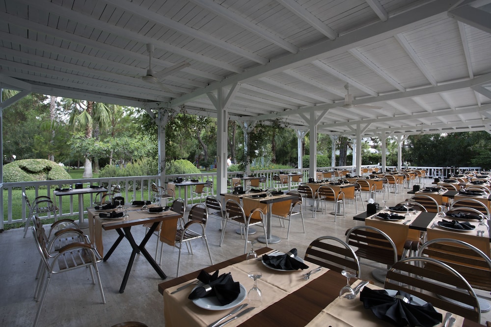 Perre La Mer Hotel Resort & Spa — Restaurant & bars in Kemer