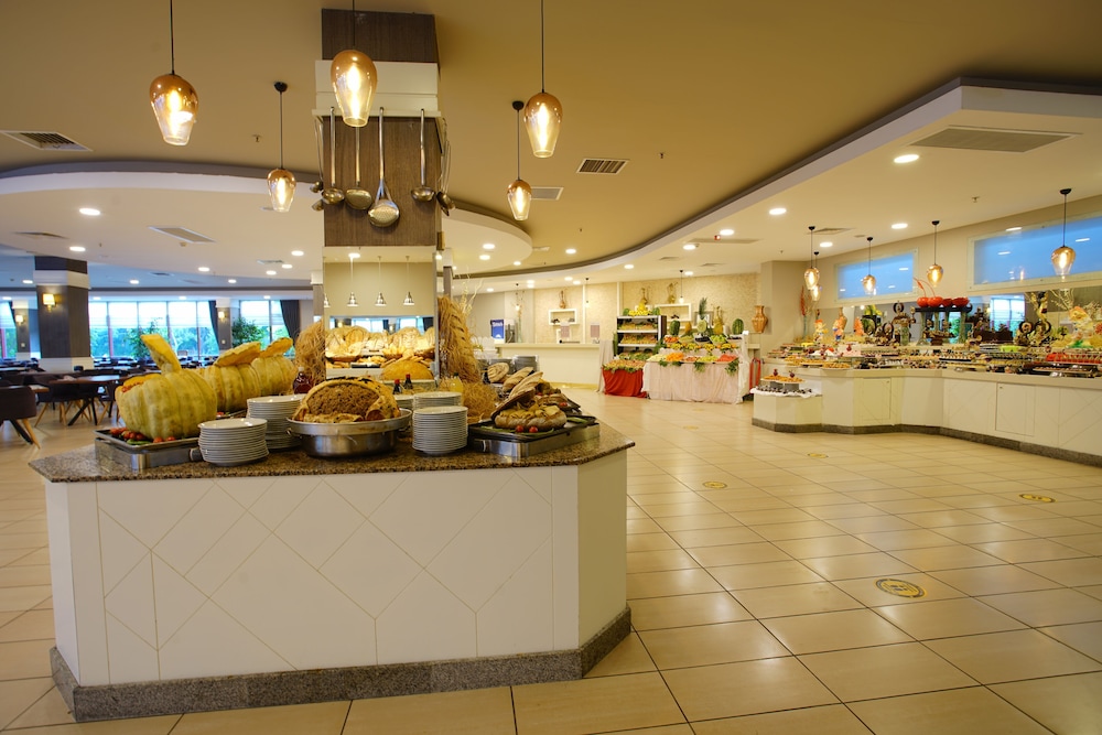 Perre La Mer Hotel Resort & Spa — Restaurant & bars in Kemer