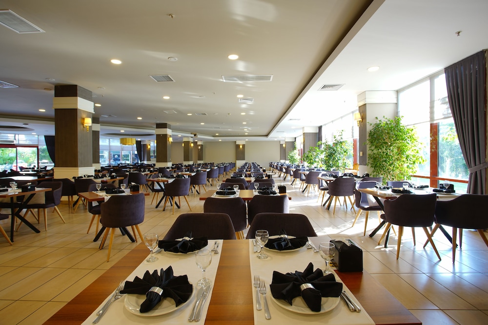 Perre La Mer Hotel Resort & Spa — Restaurant & bars in Kemer
